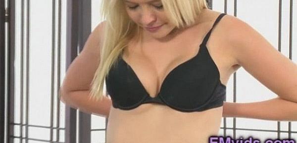  Blonde masseuse Tiffany Foxx sucking cock
